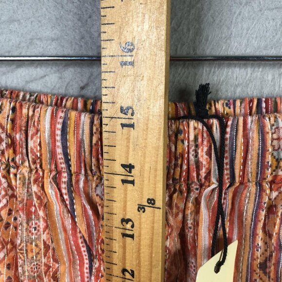 Elegant Wide-Leg Striped Pants - Picture 5 of 16